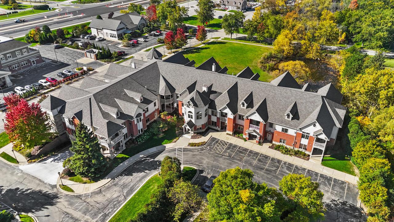 17490 Crest Hill #10, Brookfield, WI 53045