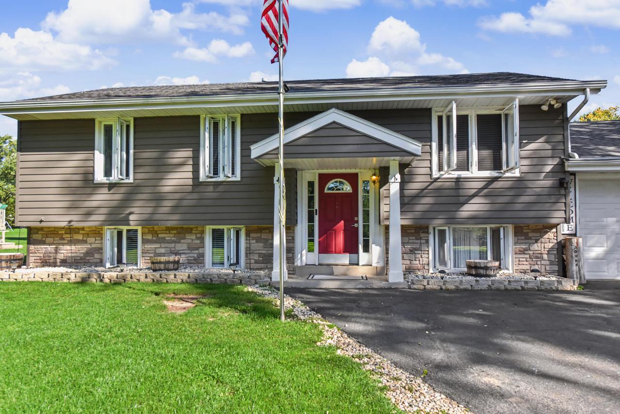 S88W30964 Meyer Dr, Mukwonago, WI 53149