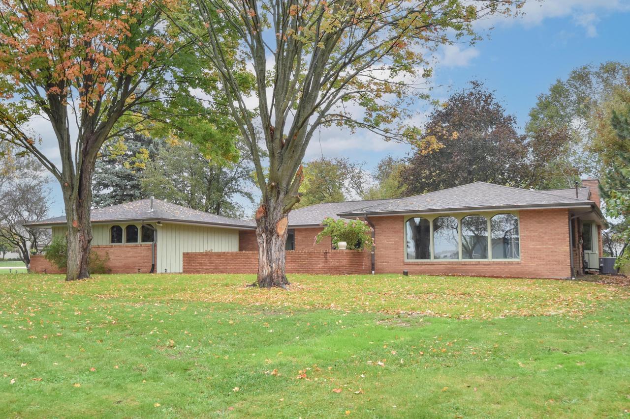 N112W19666 Mequon Rd, Germantown, WI 53022