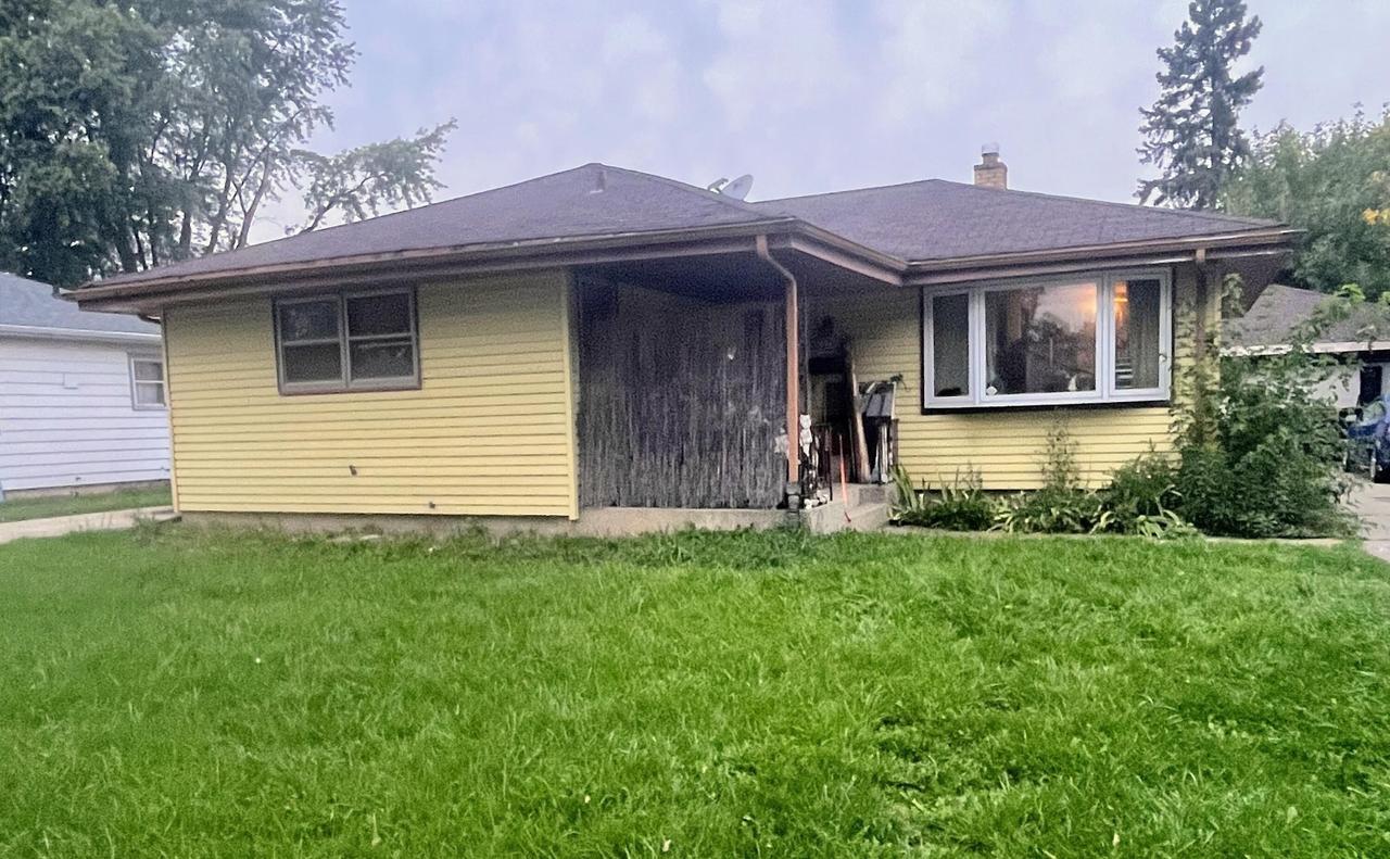 10402 W Birch Ave, Milwaukee, WI 53225