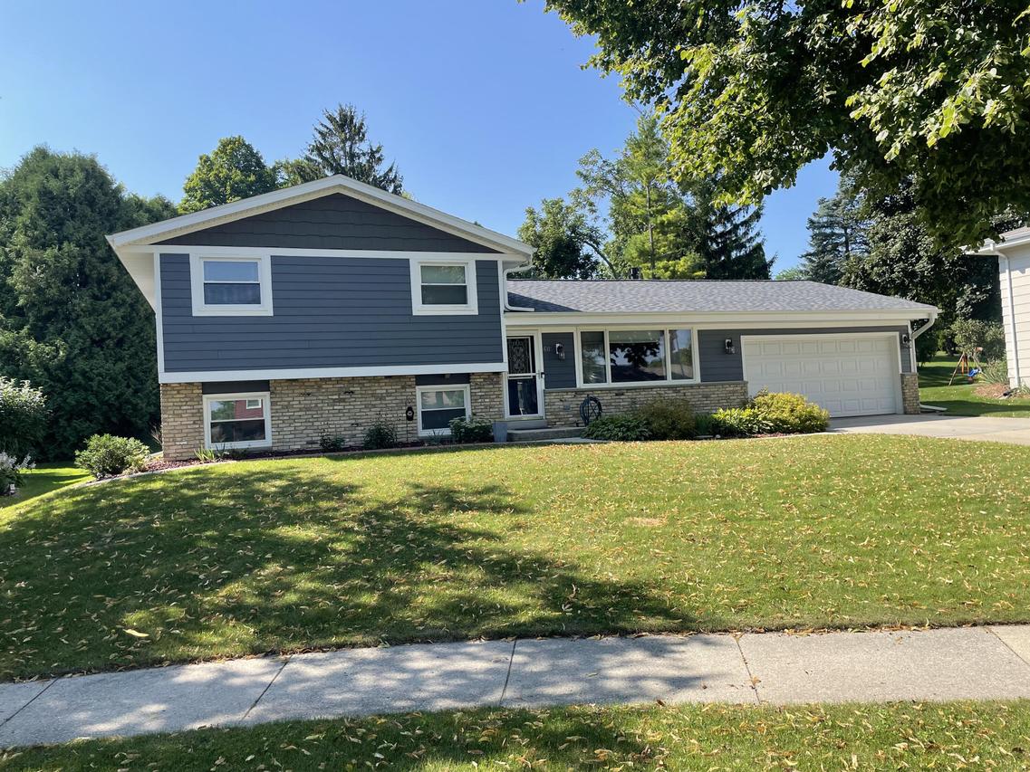 611 Cabrini Cir, West Bend, WI 53095