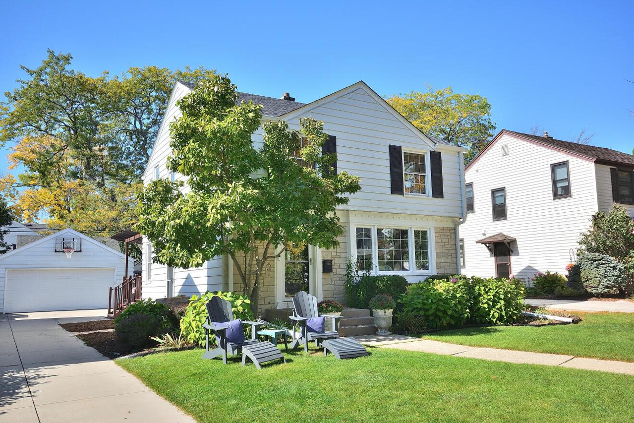 6147 N Shoreland Ave, Whitefish Bay, WI 53217