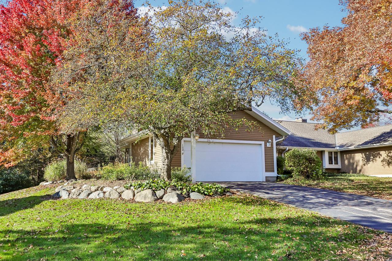 108 Harrogate Dr, Waukesha, WI 53188
