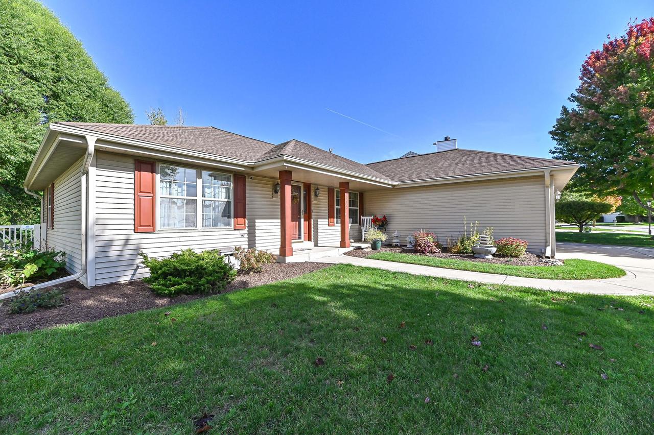 3632 Stillwater Cir, Waukesha, WI 53189