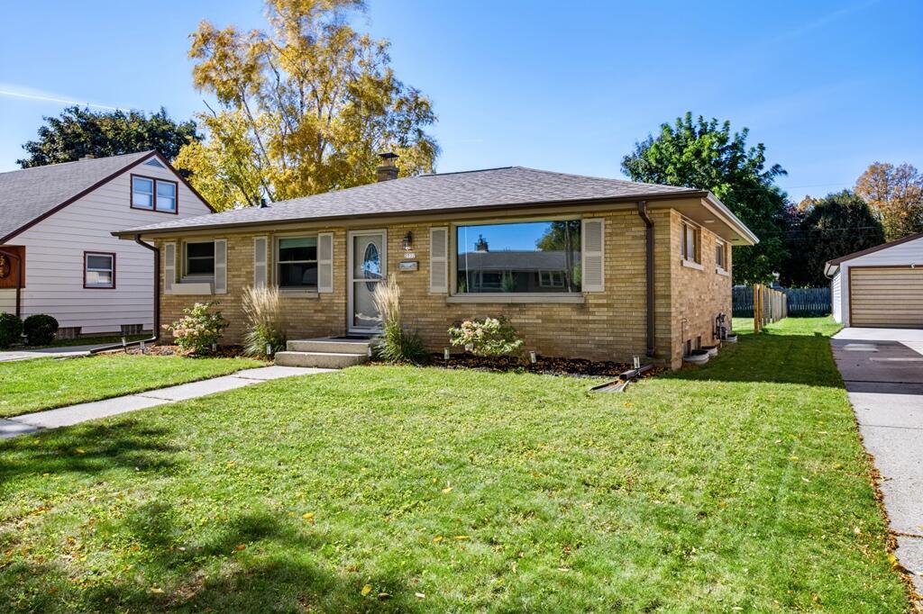 2732 S 15th St, Sheboygan, WI 53081