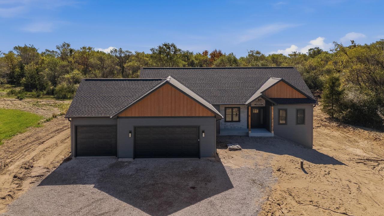 2377 Wallace Lake, Trenton, WI 53090