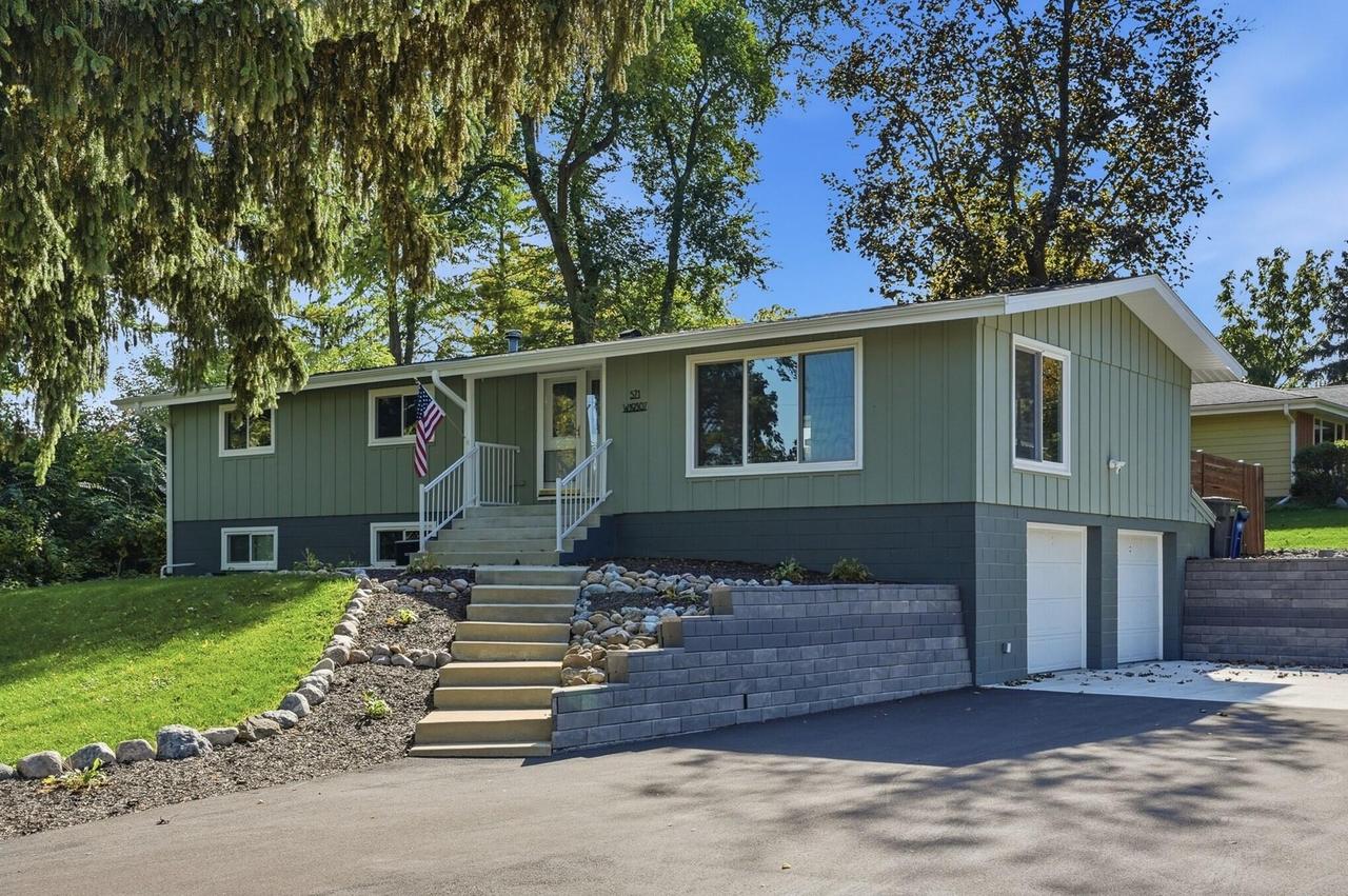 S71W19307 Hillview Dr, Muskego, WI 53150