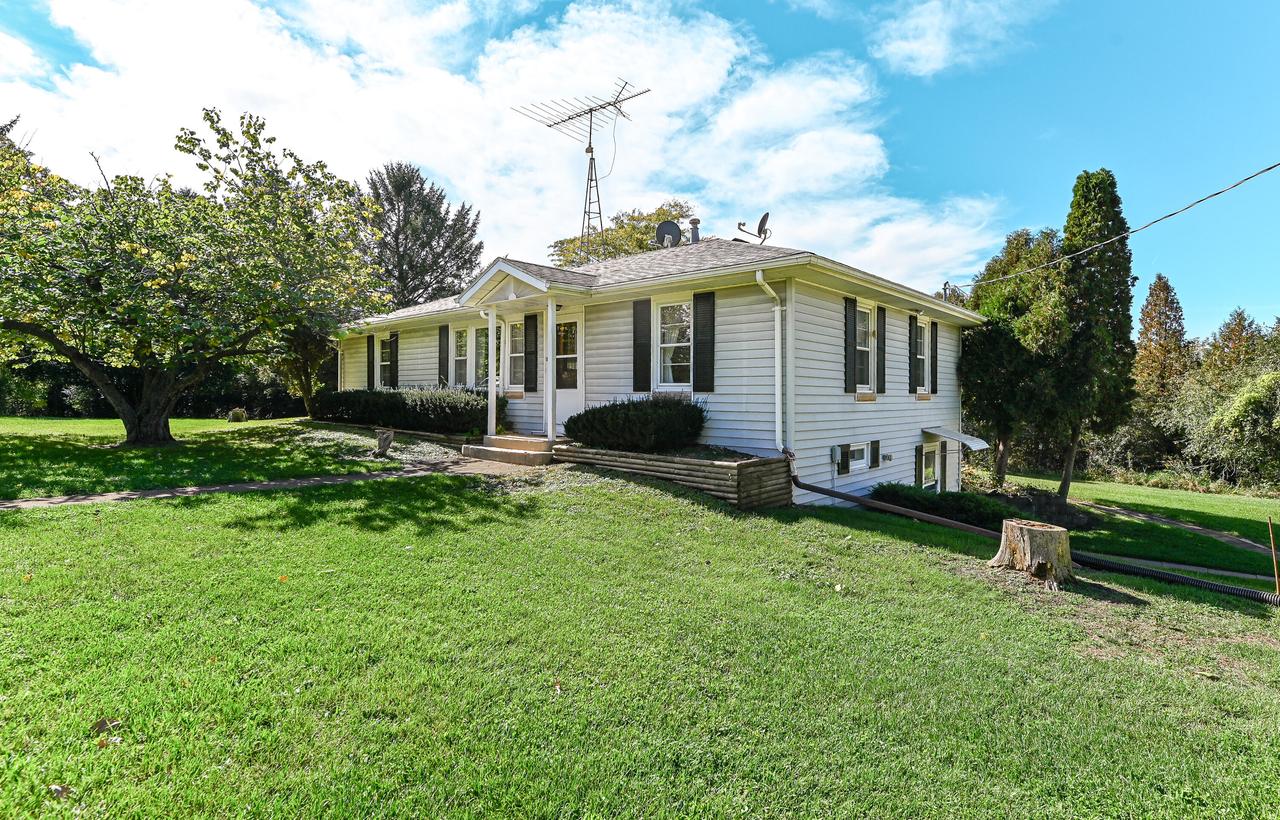 1636 Walburg Rd, Lyons, WI 53105