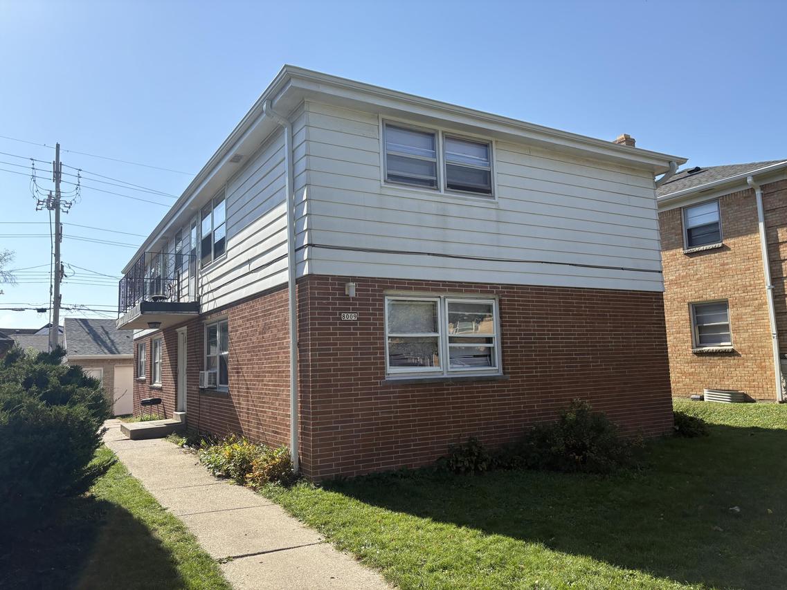 8009 W Hampton Ave, Milwaukee, WI 53218