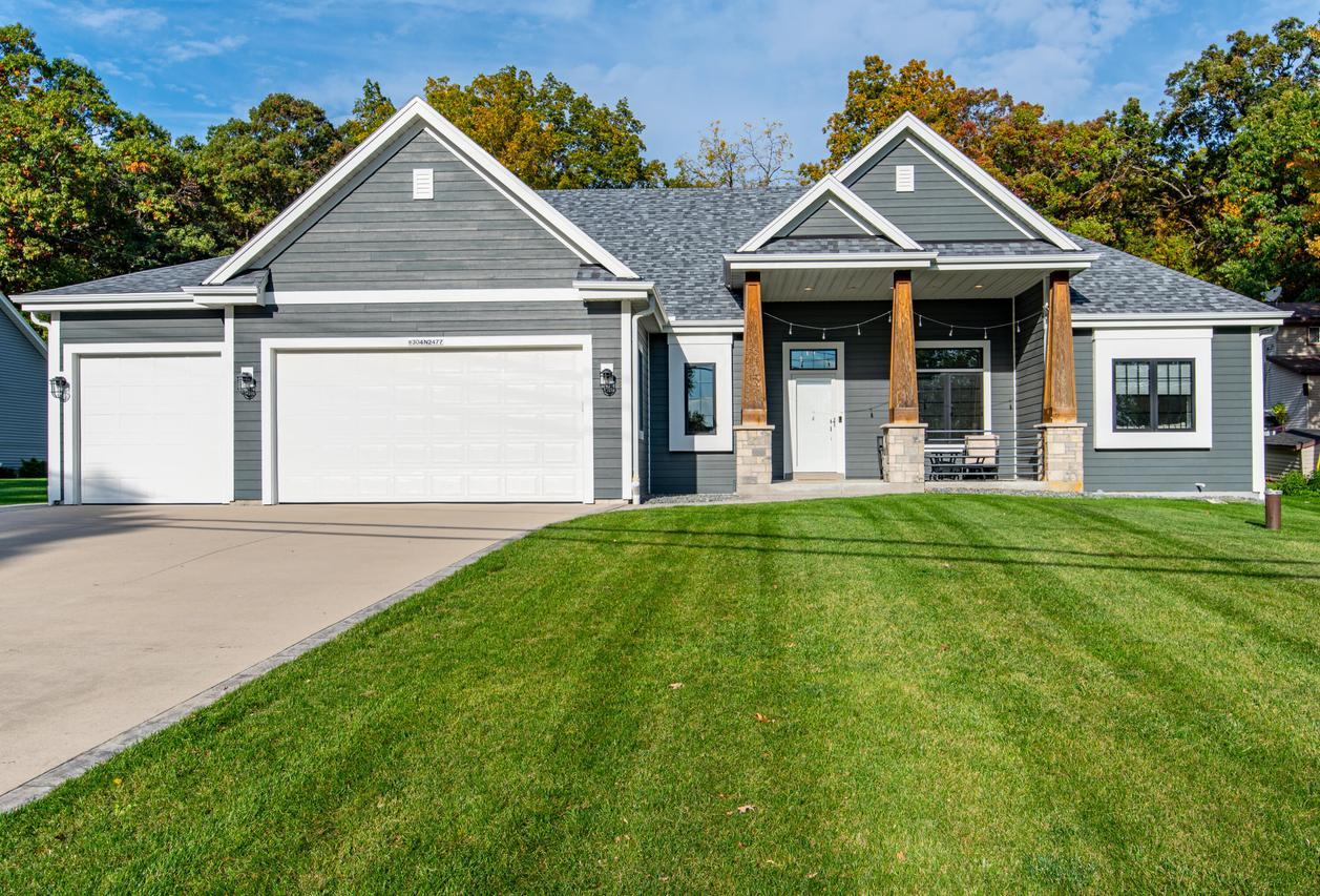 W304N2477 Maple Ave, Delafield, WI 53072
