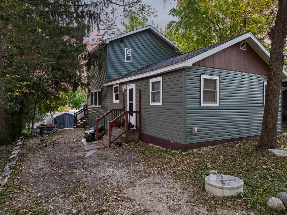 107 Bayview Rd, Delavan, WI 53191