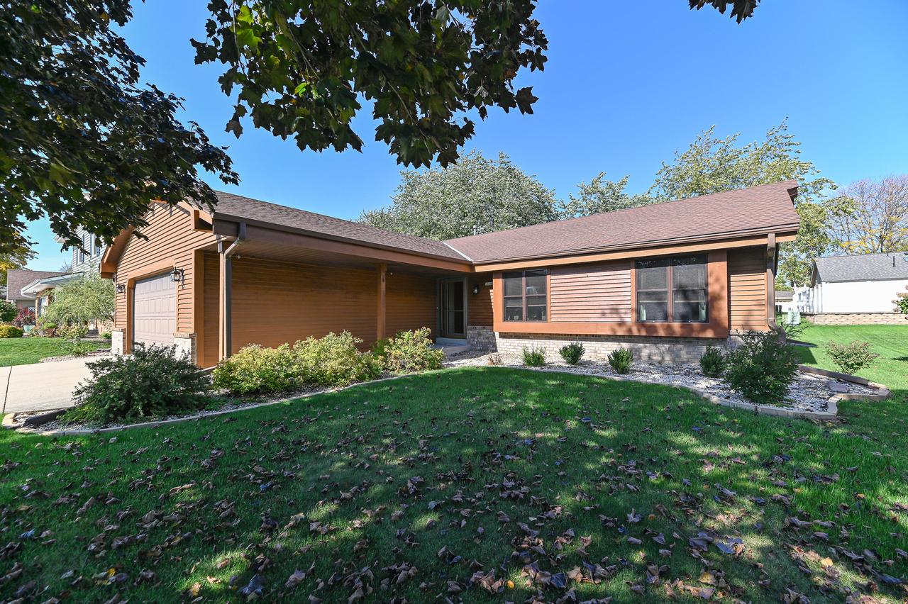 16240 W Allison Ln, New Berlin, WI 53151