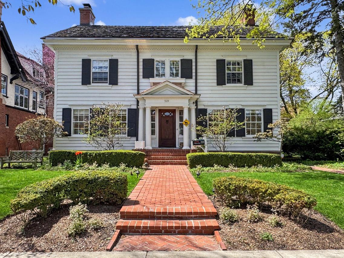 3029 N Summit Ave, Milwaukee, WI 53211