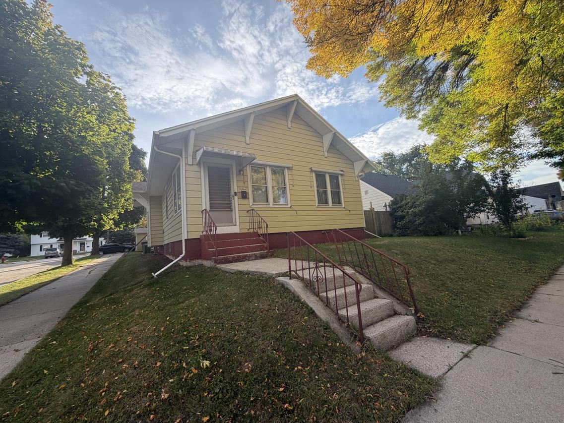 2437 N 22nd St, Sheboygan, WI 53083