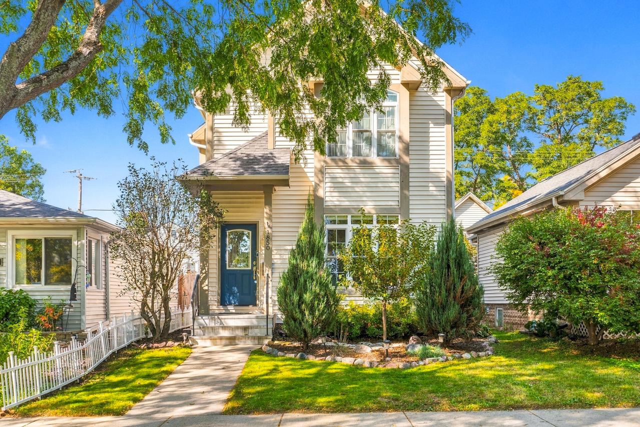 1850 E Fernwood Ave, Milwaukee, WI 53207