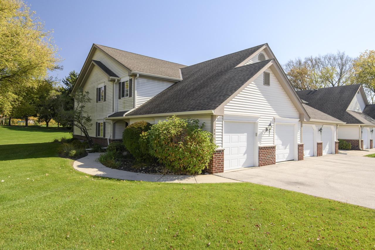 652 Pewaukee Rd #Unit E, Pewaukee, WI 53072