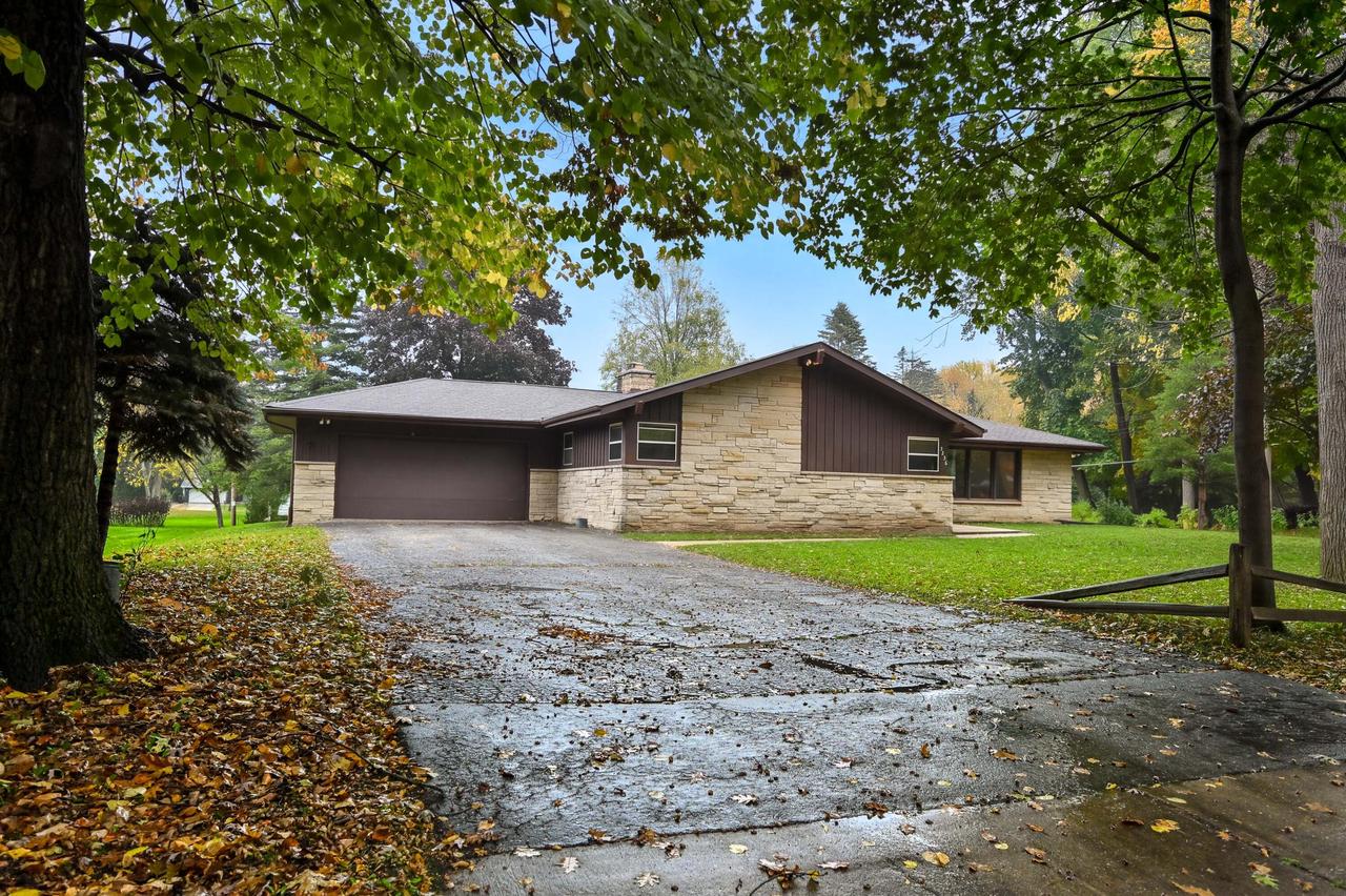 5236 S 44th St, Greenfield, WI 53220