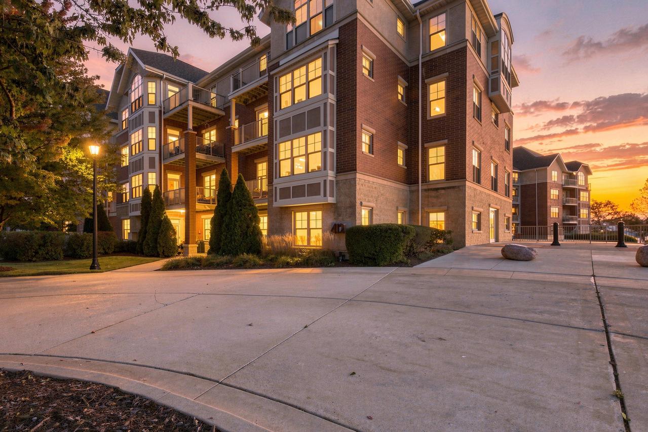 4120 S Lake Dr. #453, Saint Francis, WI 53235