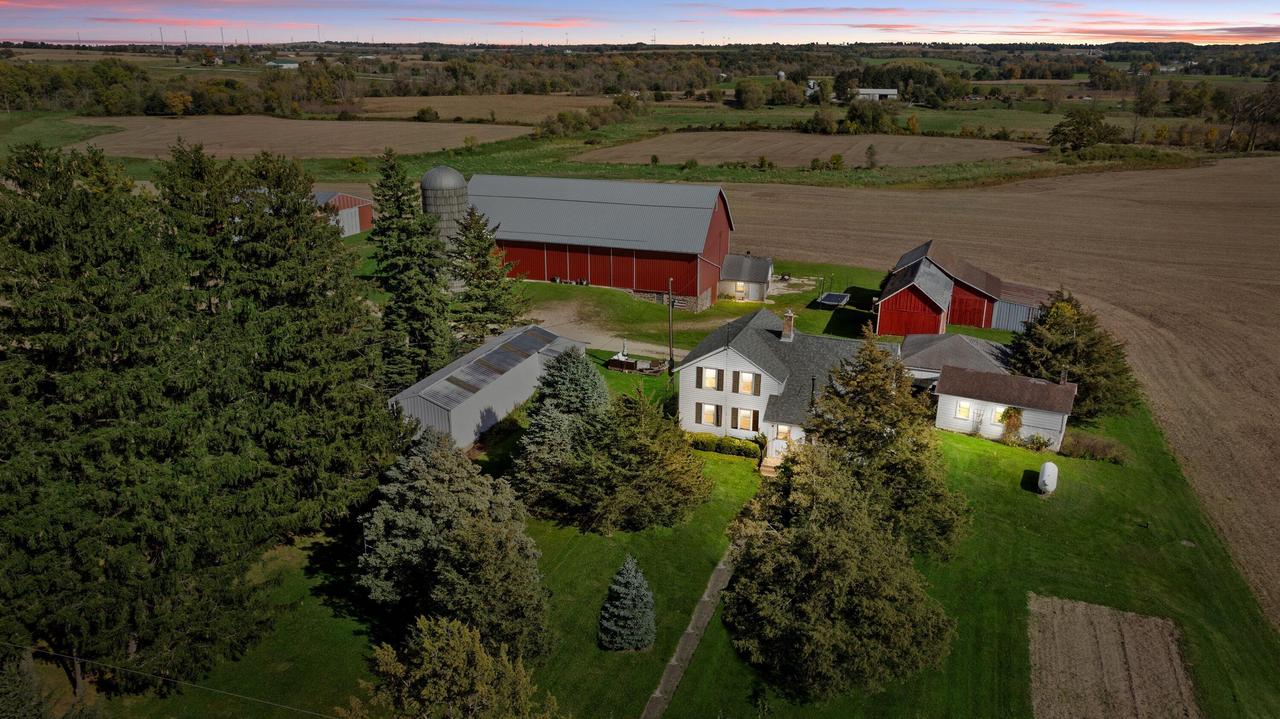 N5050 Brown Rd, Hubbard, WI 53035