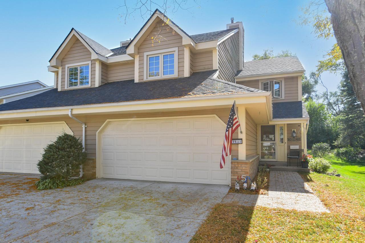 7535 W Tuckaway Creek, Franklin, WI 53132