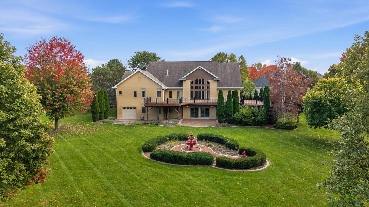 636 Mary Knoll, Watertown, WI 53098