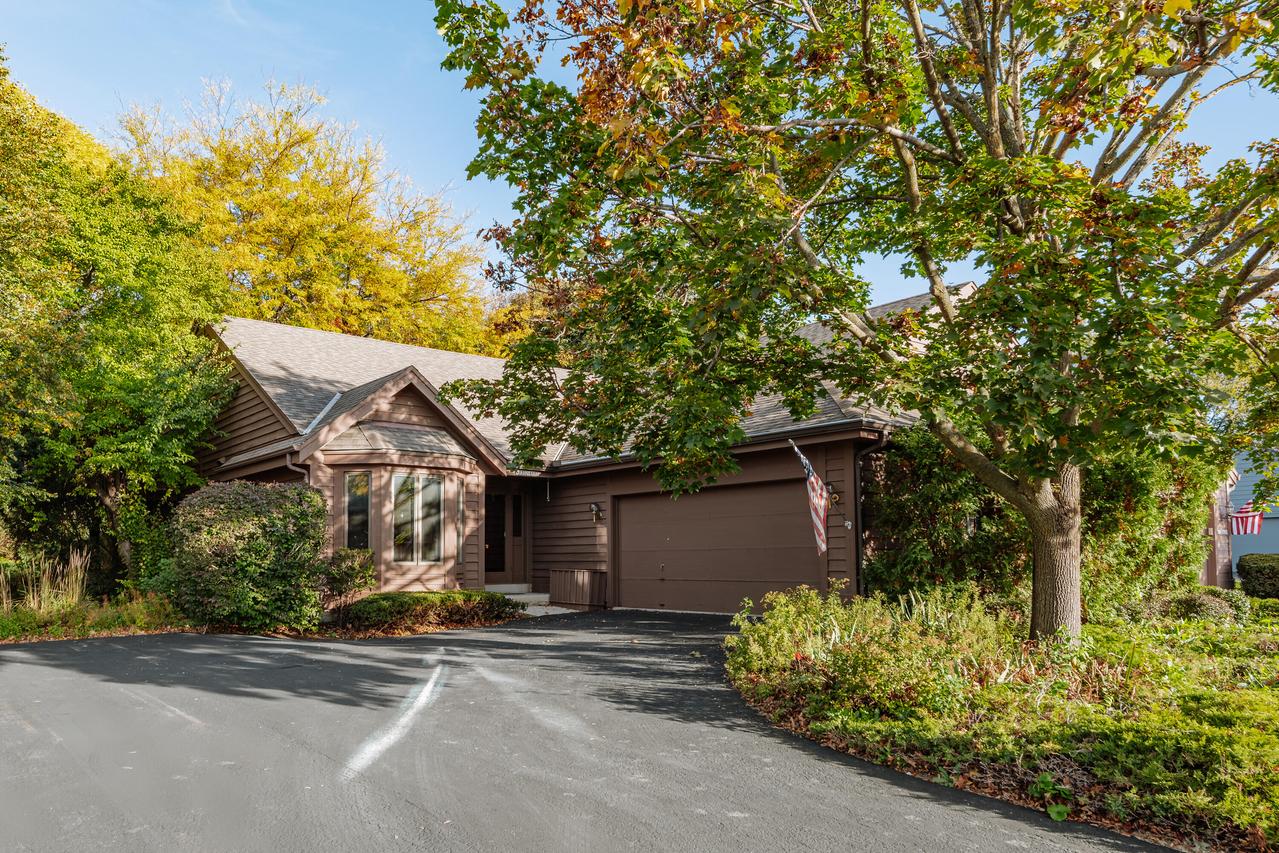 W133N8127 Danell Dr, Menomonee Falls, WI 53051