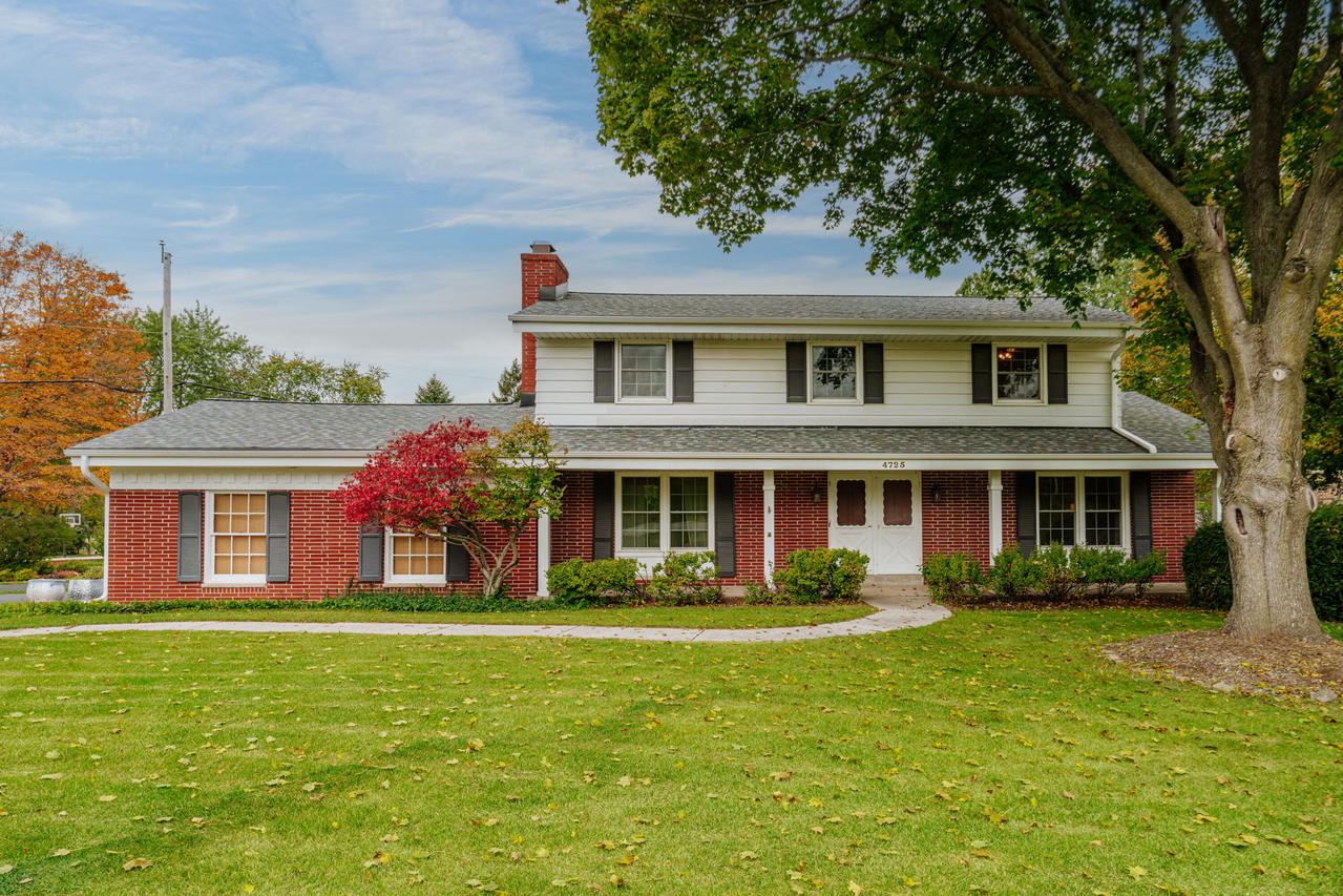 4725 Camfield Dr, Brookfield, WI 53045