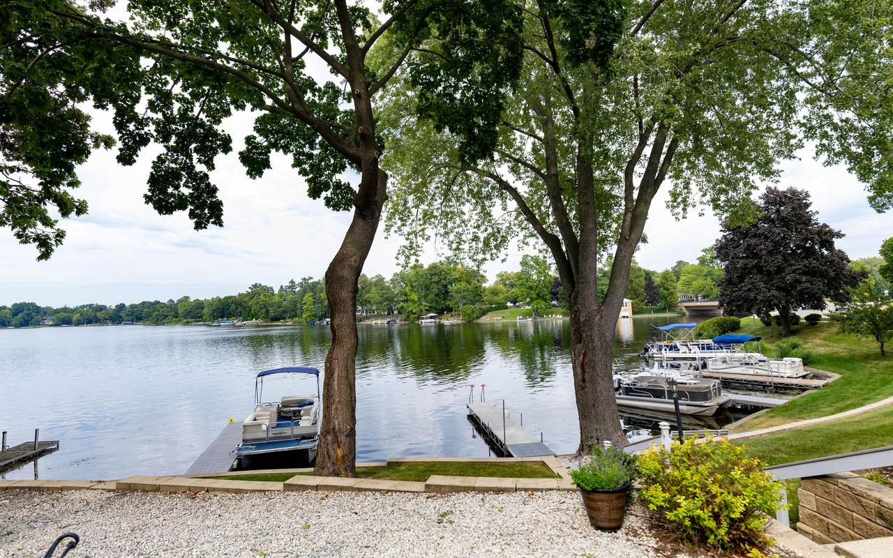 320 Pleasant St. #106, Oconomowoc, WI 53066
