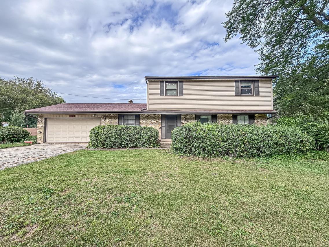 2214 Avalon Dr, Waukesha, WI 53186