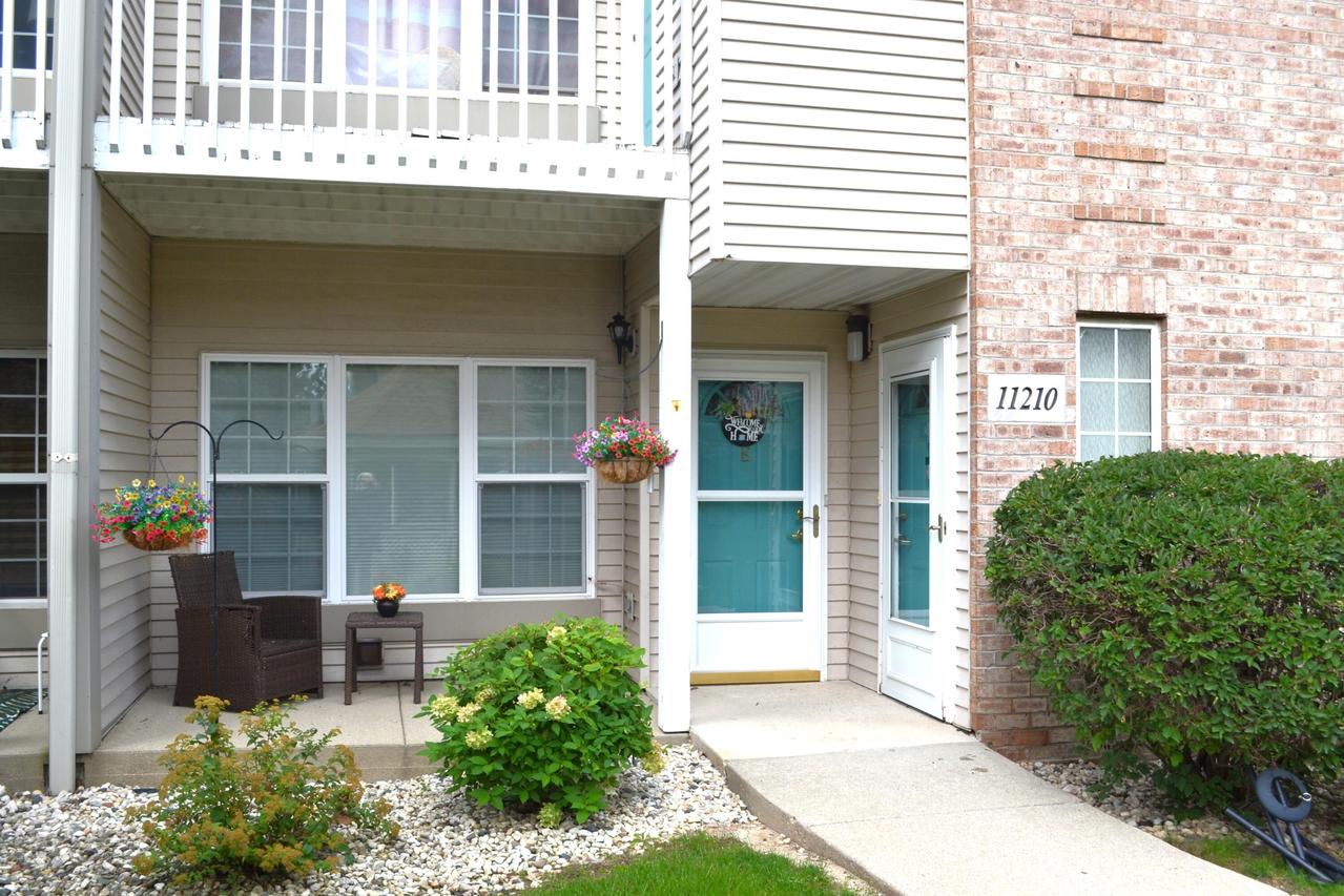 11210 W Gilbert Ave #E, Wauwatosa, WI 53226