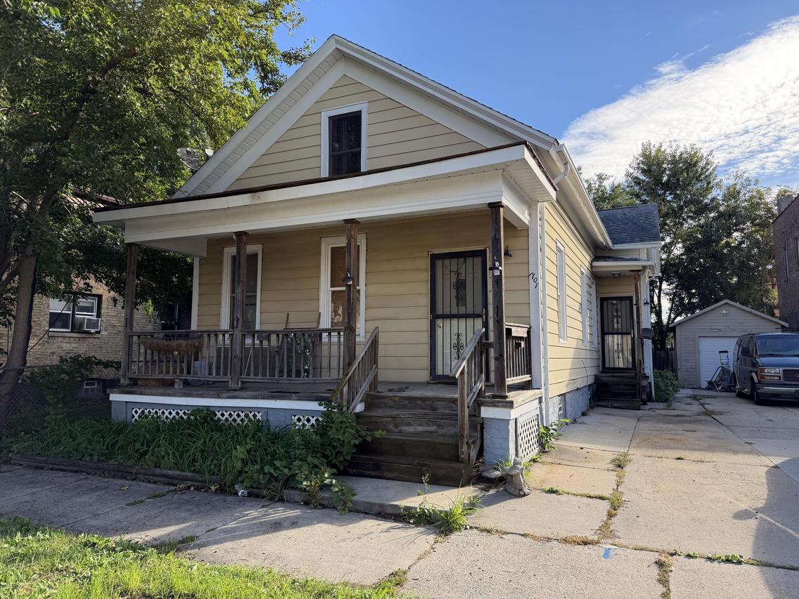 1707 Erie St., Racine, WI 53402