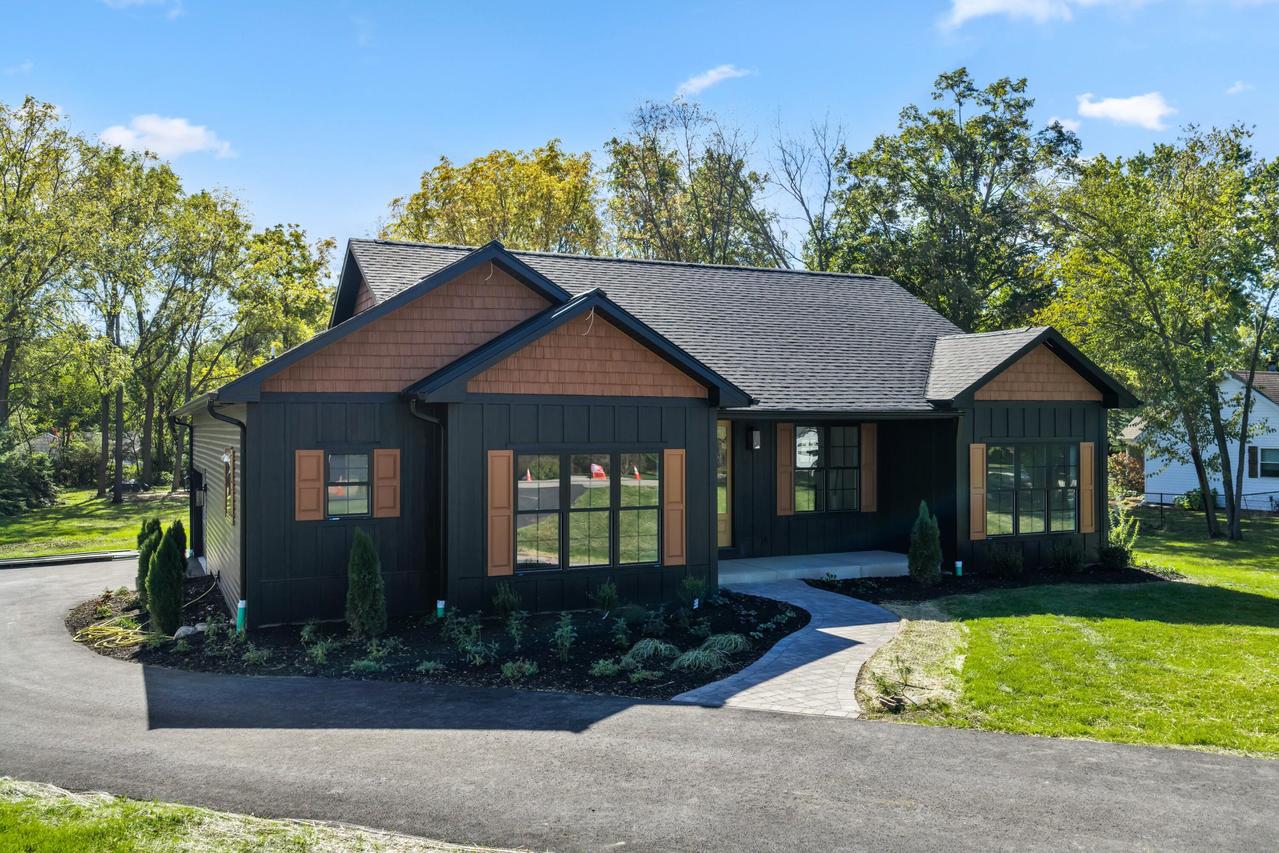 121 Glenwood Dr, Delavan, WI 53191