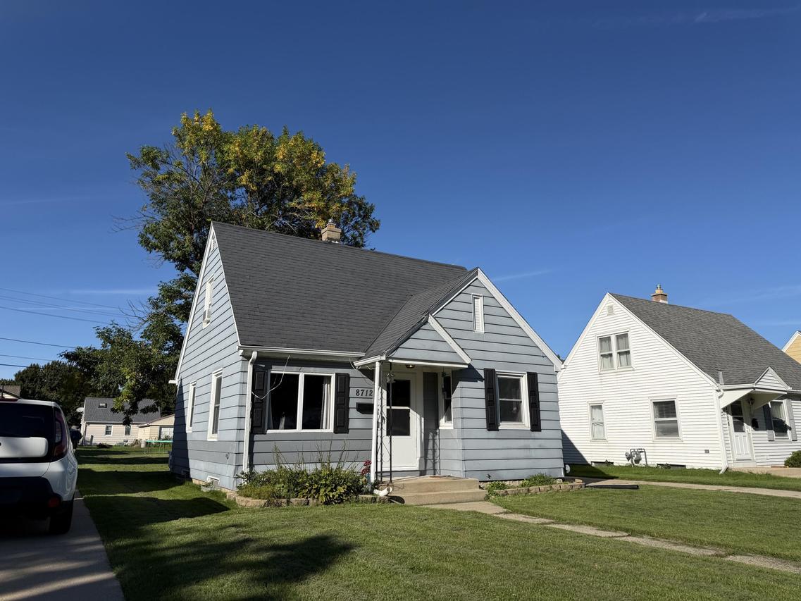 8712 W Montana Ave, West Allis, WI 53227