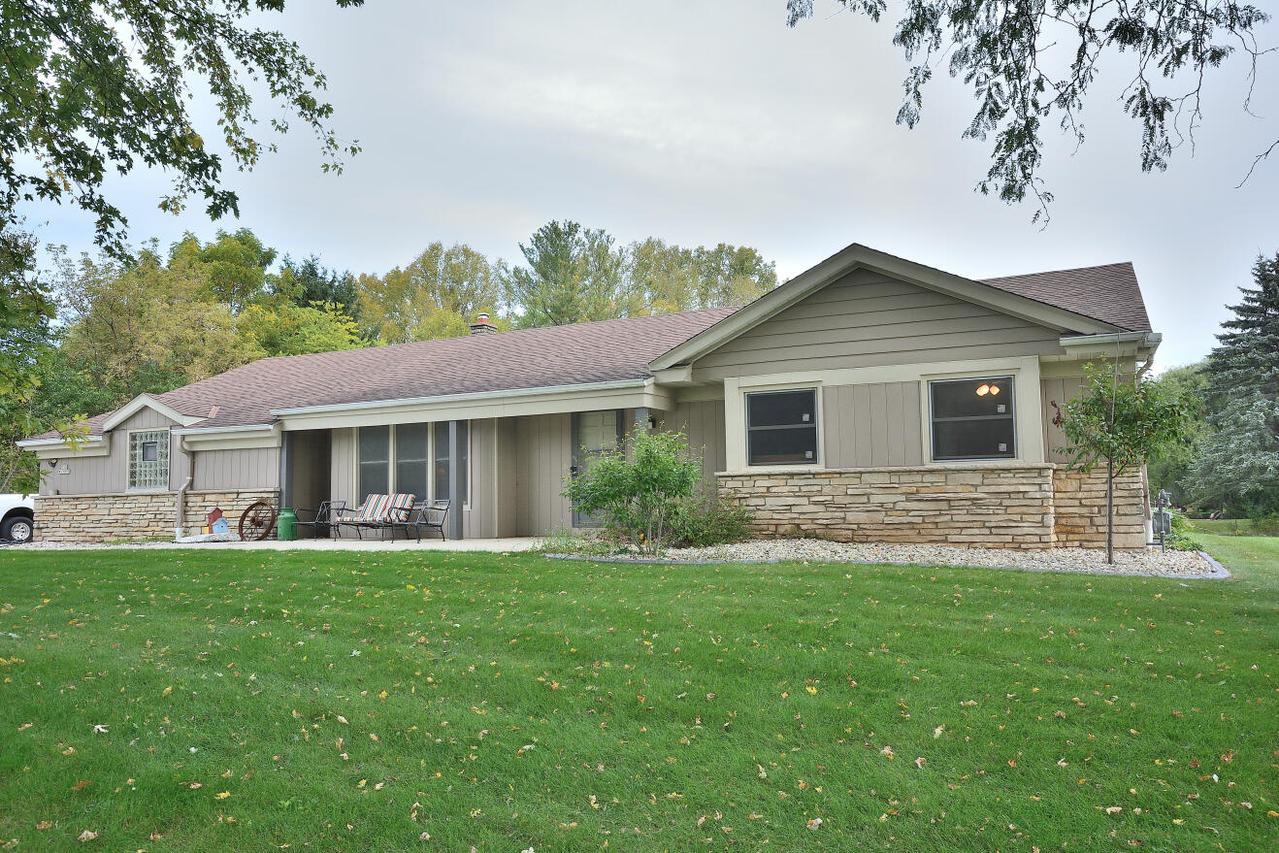 S36W27855 Robin Hill, Waukesha, WI 53189