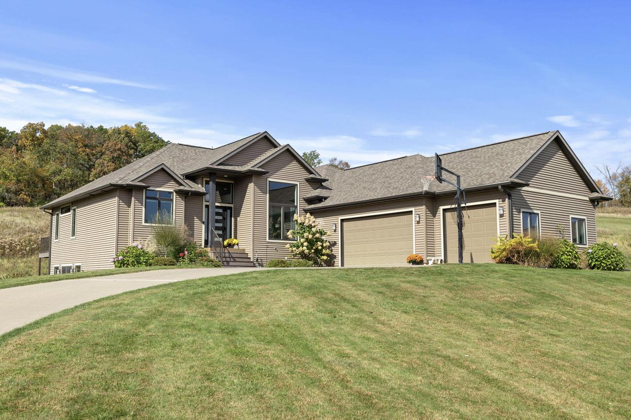 W6454 Willow Wood Ct, Onalaska, WI 54636