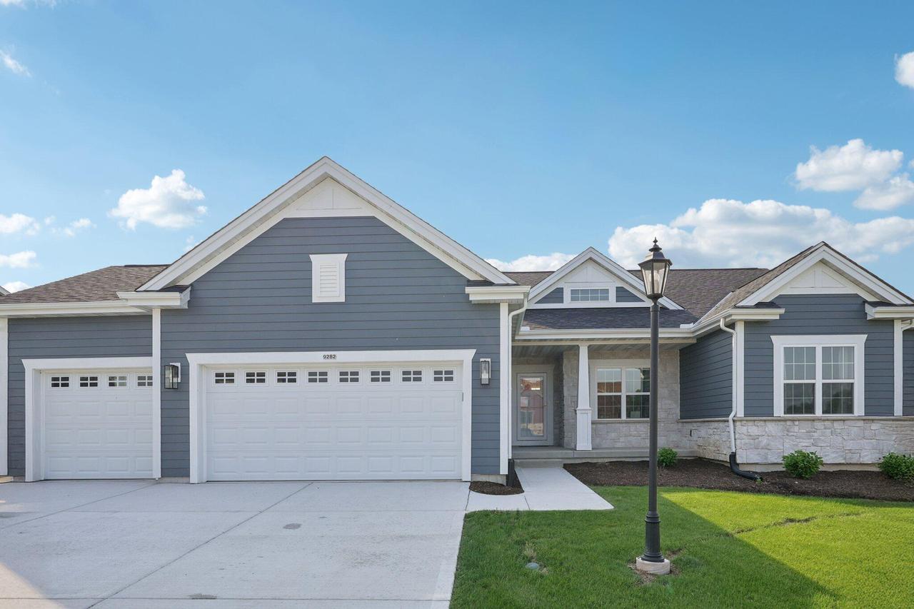 9282 S Overlook Way, Franklin, WI 53132