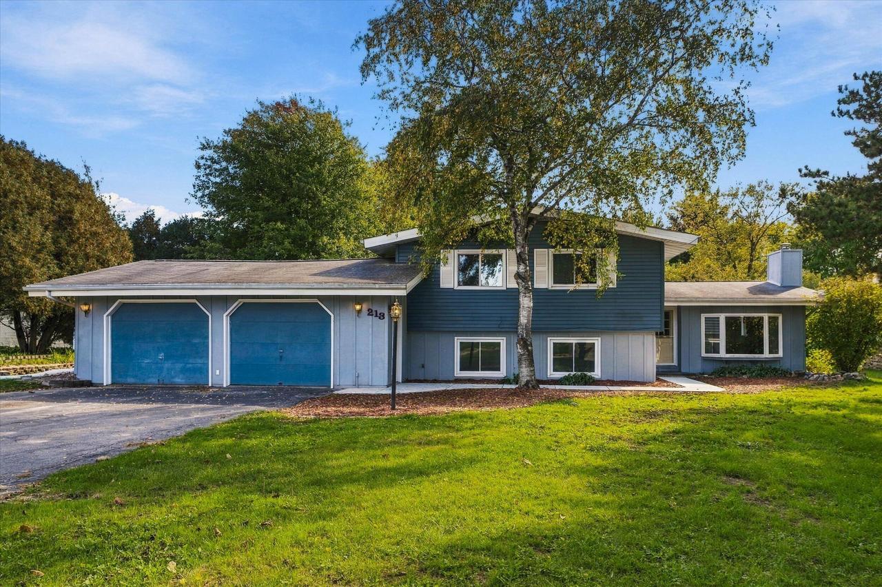 213 Rose Ln, Belgium, WI 53004