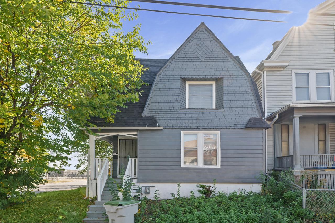 3701 W Kilbourn Ave, Milwaukee, WI 53208