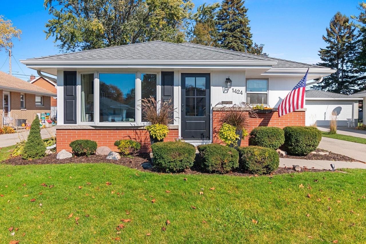 1424 Kuhl St, Manitowoc, WI 54220