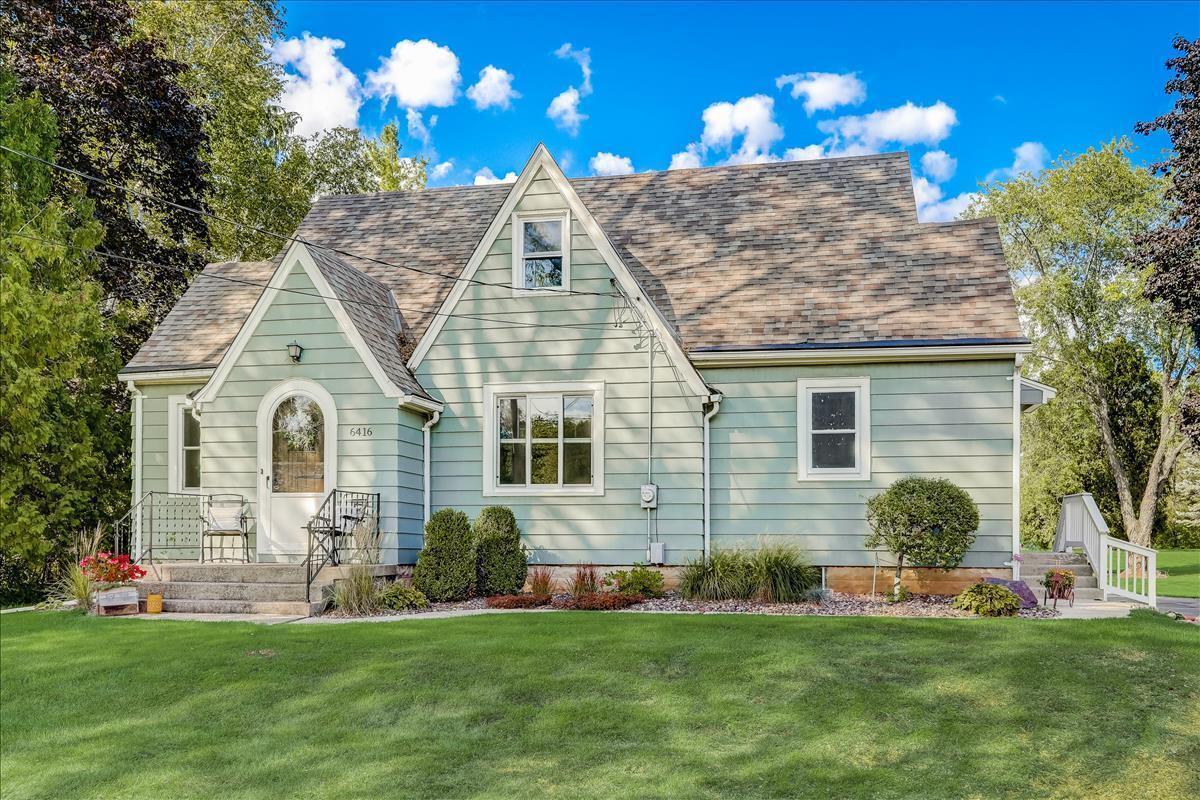 6416 W Freistadt Rd, Mequon, WI 53092