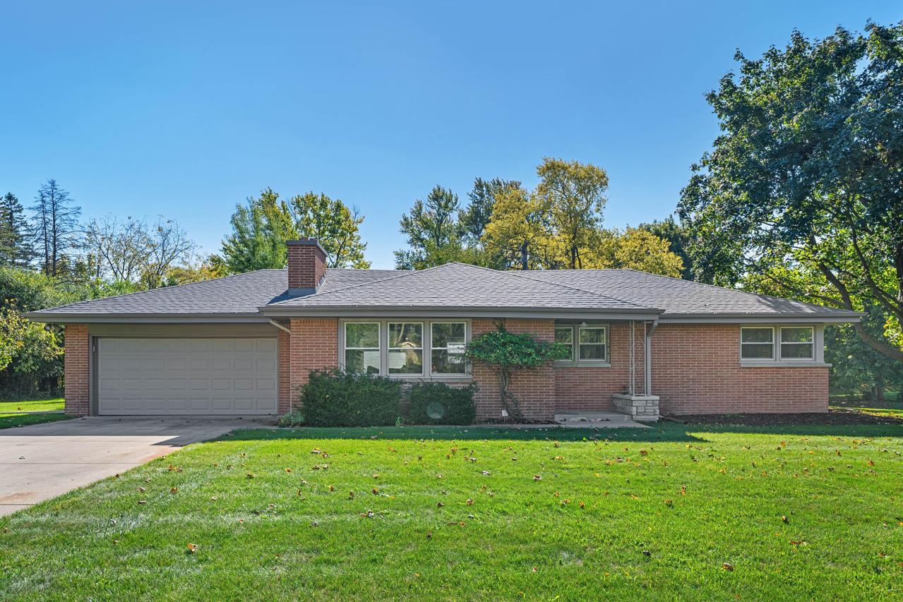 15255 Merrie Cir, Brookfield, WI 53005
