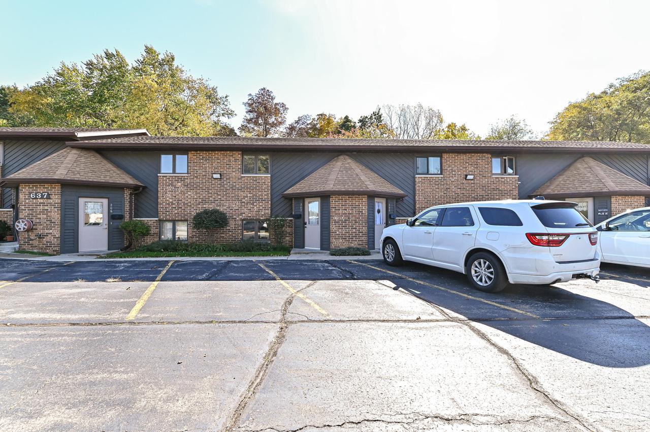 637 Meadow Ln #207, Burlington, WI 53105