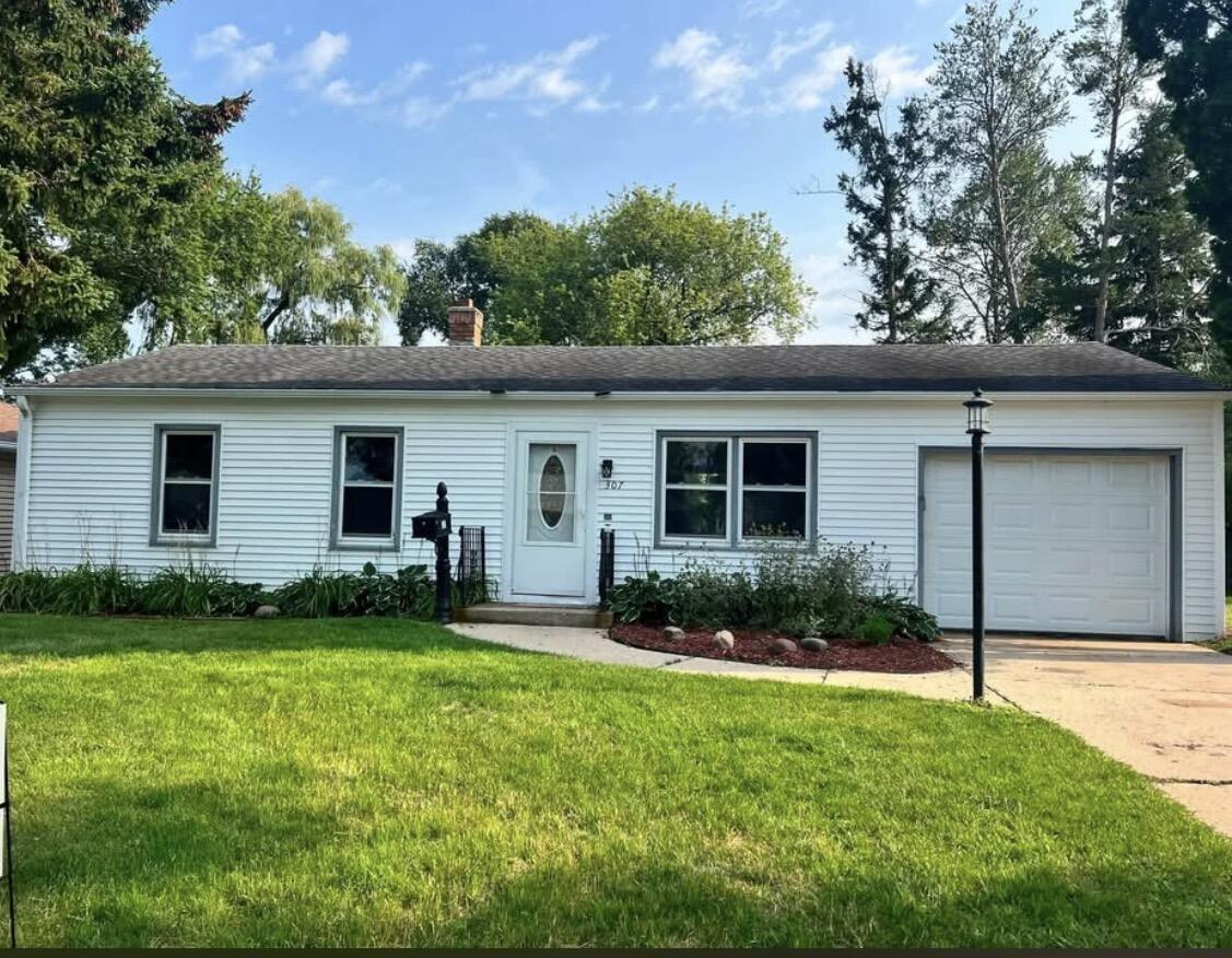 307 Horicon St, Horicon, WI 53032