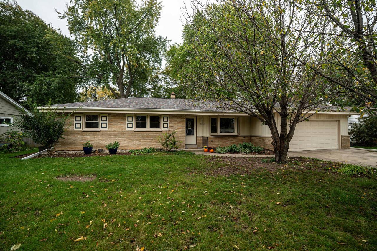 10849 W Derby Ave, Wauwatosa, WI 53225