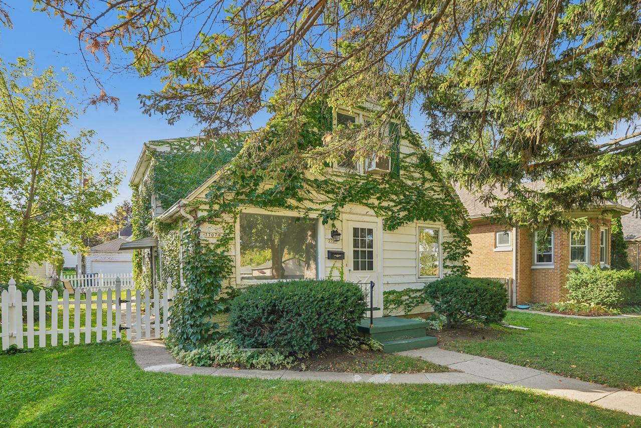 7707 W Hadley St, Milwaukee, WI 53222