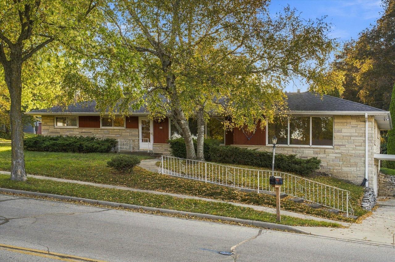 918 S 7th Ave, West Bend, WI 53095