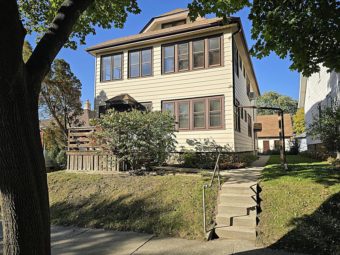 2220 E Vollmer Ave #2222, Milwaukee, WI 53207