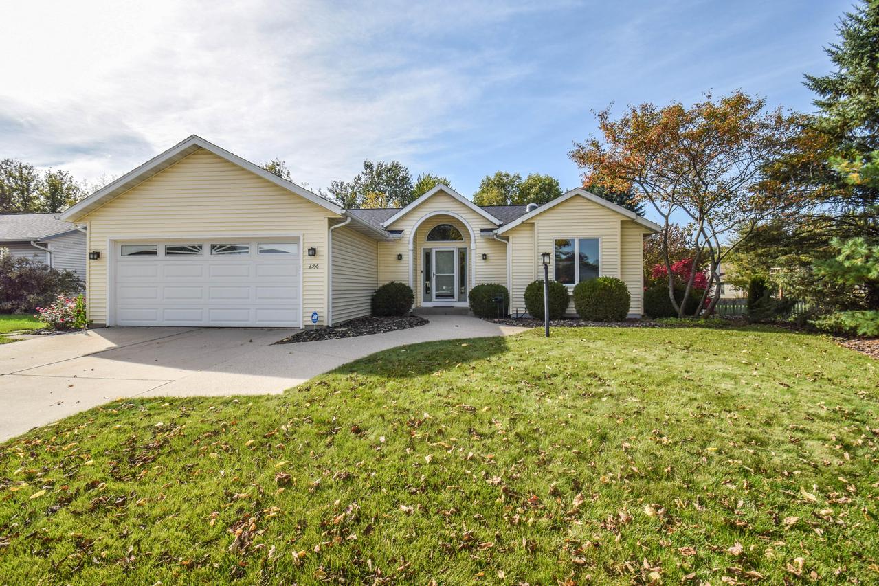 2356 Brookstone Ln, Waukesha, WI 53188