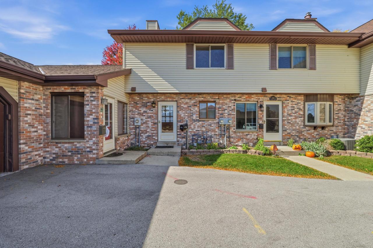 890 Bishop Ct, Fond Du Lac, WI 54935