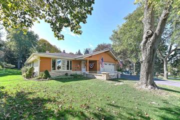 New Homes For Sale This Week That Attend Mukwonago High School: October 9th to October 15th